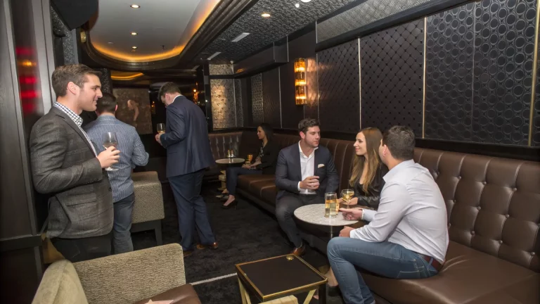 Why sex bars can be a better choice than small sex studios